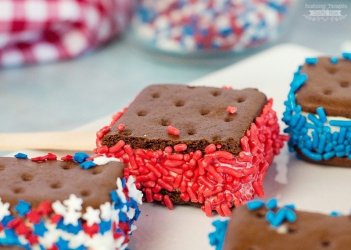 f patriotic-ice-cream-sandwiches-2.jpg