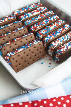f patriotic-mini-ice-cream-sandwiches-40-nancyc-2.jpg