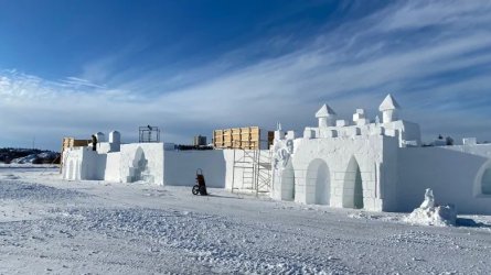 2021-snow-castle-in-yellowknife.jpg