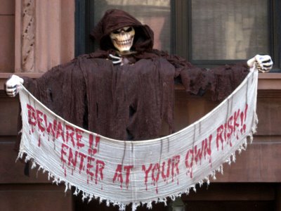 2011-10-31-halloween_haunted_house.jpg