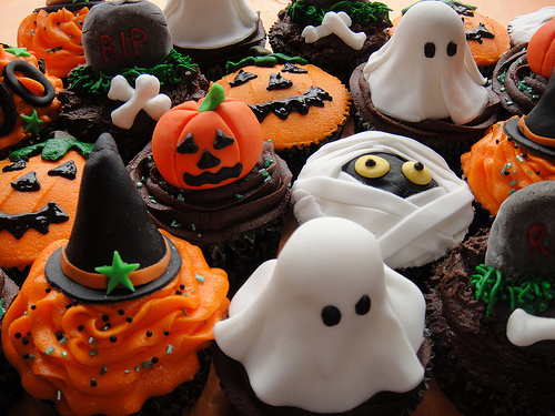 40590-Sweet-Halloween-Treats.jpg