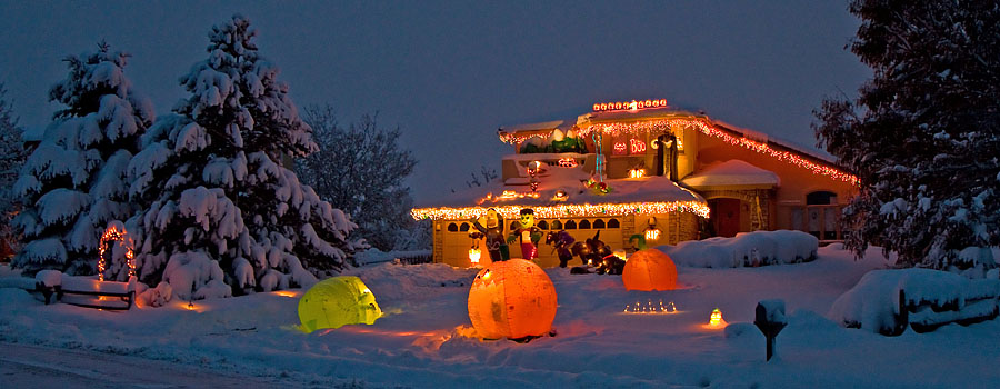 2009_10_29_3645-halloween-house.jpg