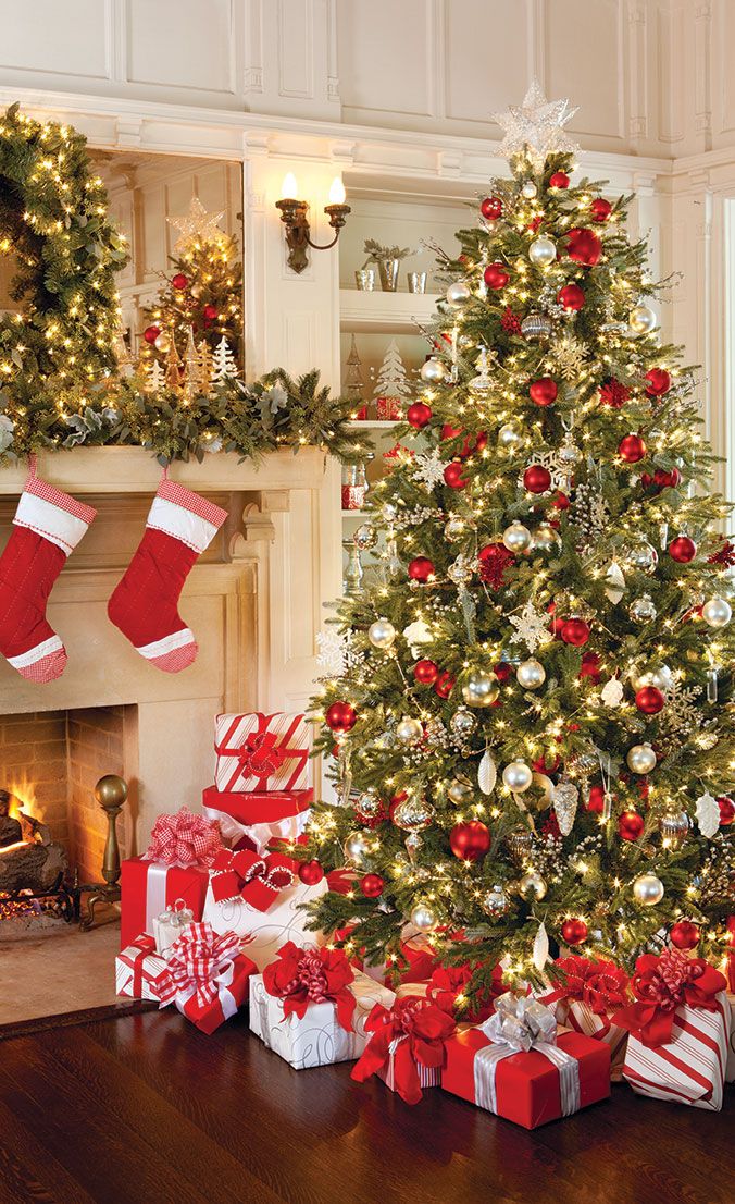 58aeac96dd8231623bd63f2476e064a8--traditional-christmas-tree-red-christmas.jpg