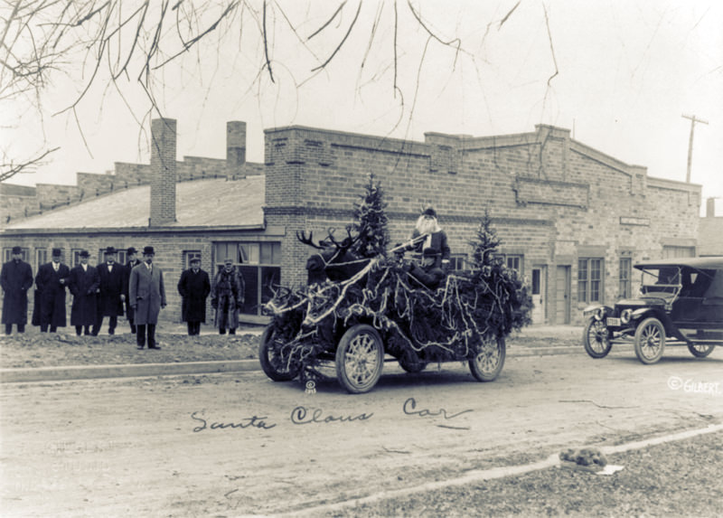 1913-Santa-Claus-car-Iowa